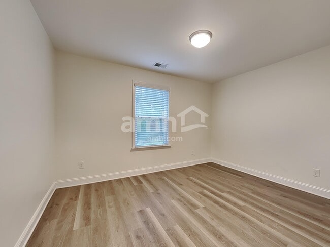 Building Photo - 317 Golf Rd