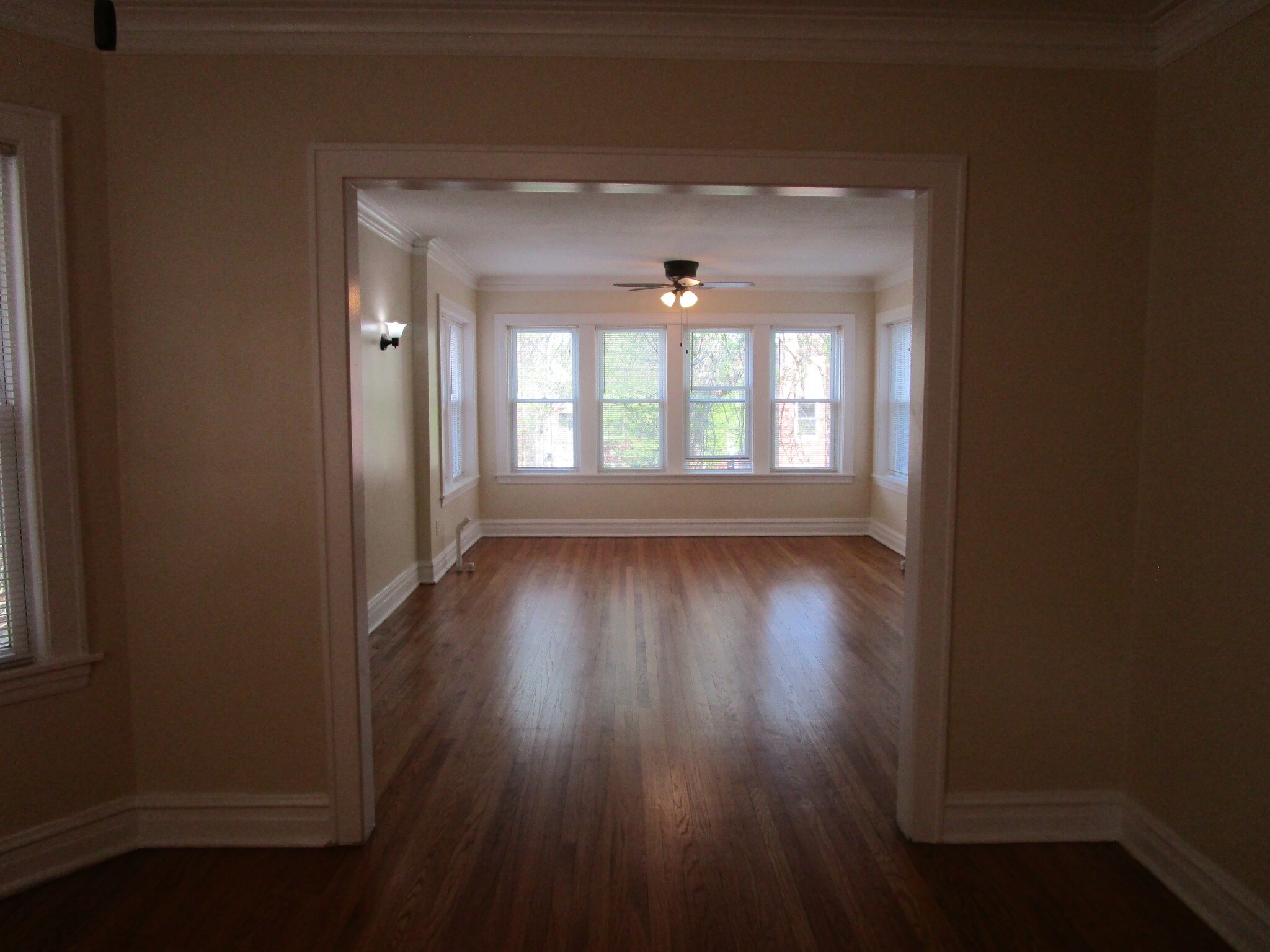 Building Photo - 3346 N Springfield Ave