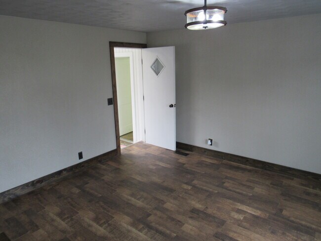 Building Photo - 5022 N Belmont Pl