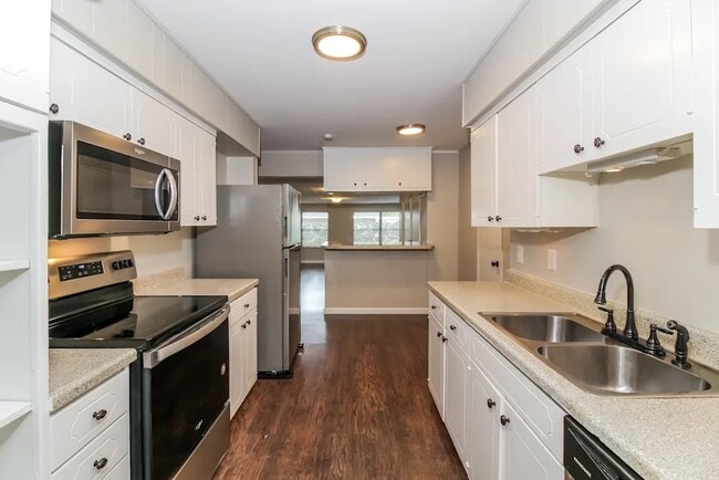 Building Photo - 920 Waterview Cir