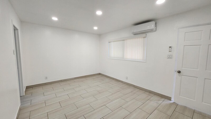 Building Photo - 8027 1/2 Gardendale St