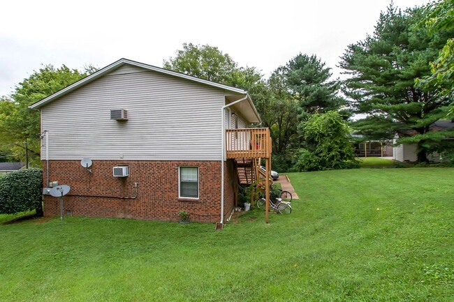 Building Photo - Great 1BR Furnished Unit