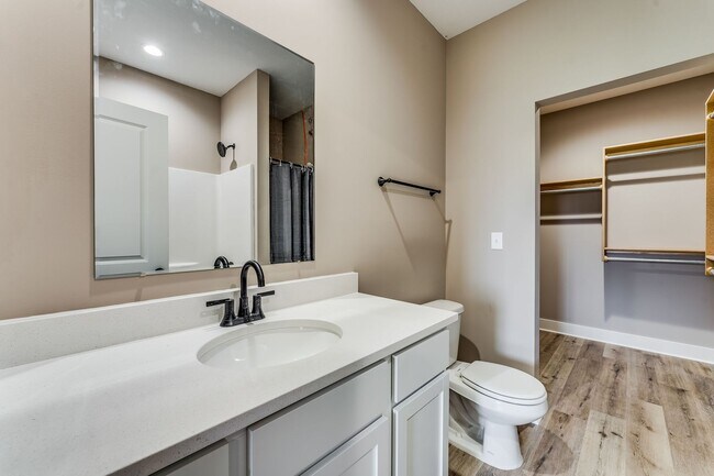 Building Photo - Auburn Villas Molly Plan