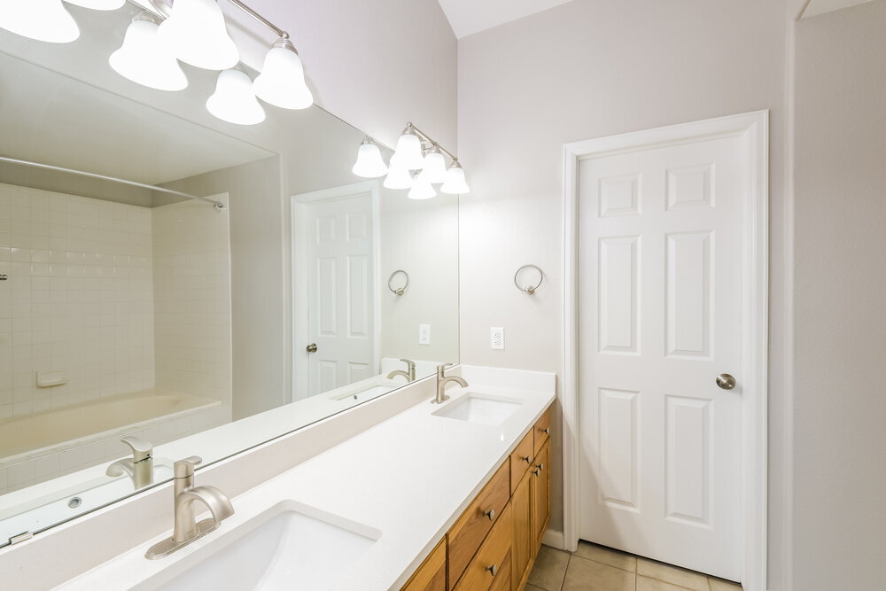 Building Photo - 19452 E Hamilton Pl