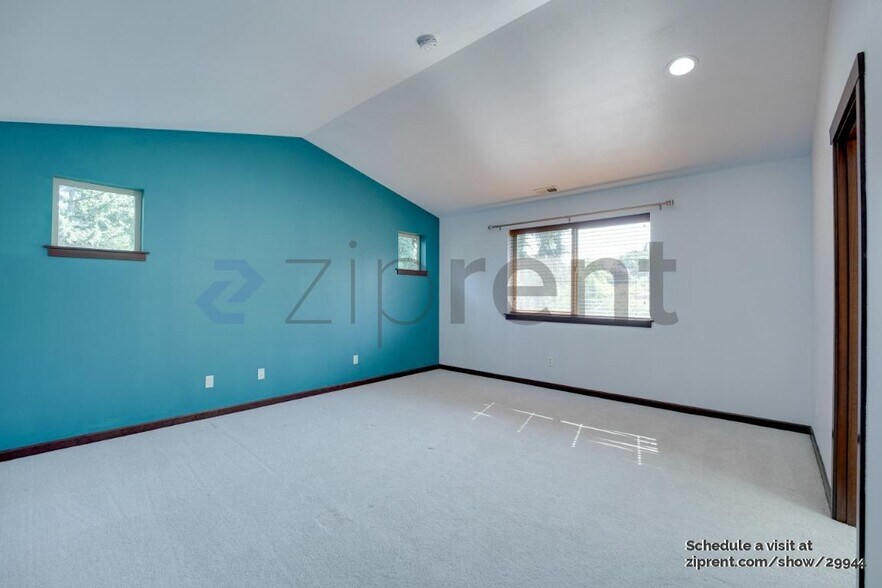 Building Photo - Unit