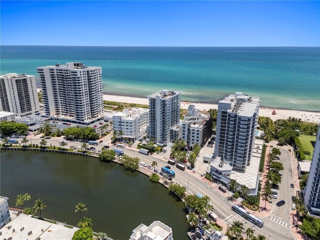 Building Photo - 2457 Collins Ave