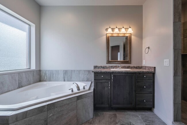 Building Photo - 4 bedroom 2 Bath Home in Desert Edge Cove - RV parking!