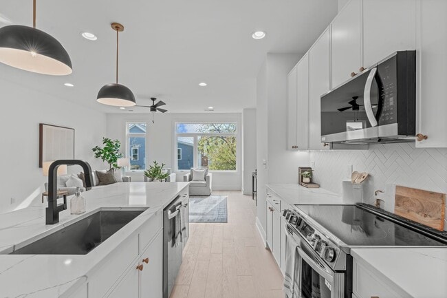 Building Photo - Luxurious New Construction 4BD, 4BA Downto...