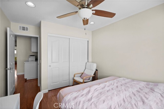 Building Photo - 18 Moonstone