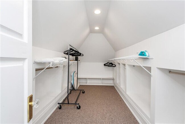 Building Photo - 383 Park Ave SE