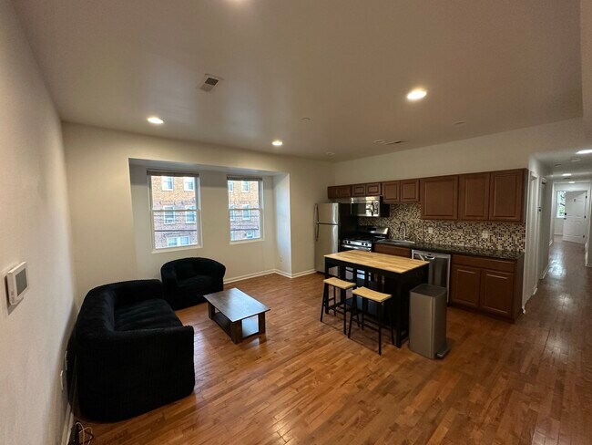 Building Photo - 601 N 39th St