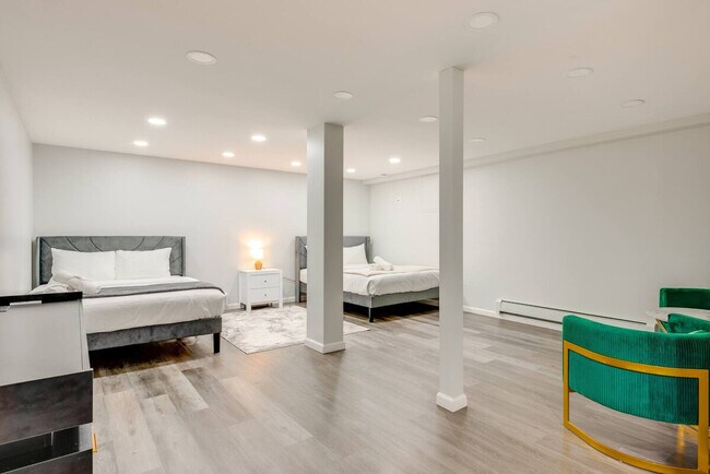 Building Photo - 2135 Rosemont Dr