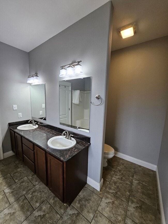 Building Photo - 165 James Dr