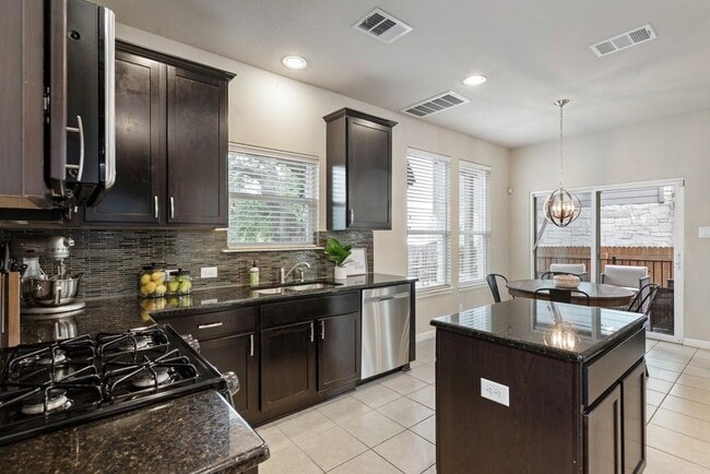 Building Photo - 11217 Persimmon Gap Dr