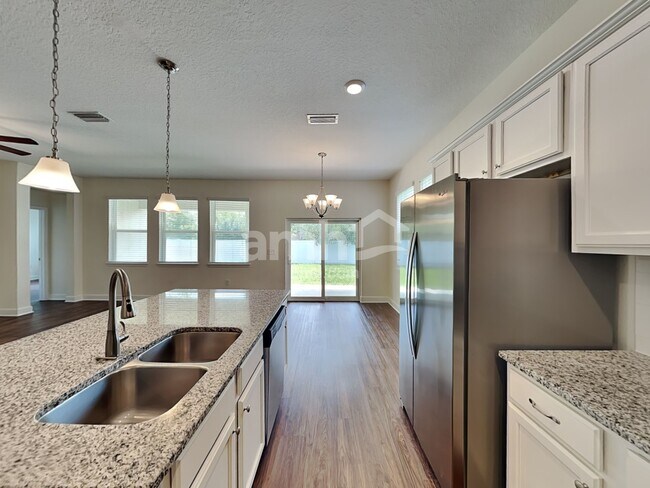 Building Photo - 413 Pine Terrace Dr