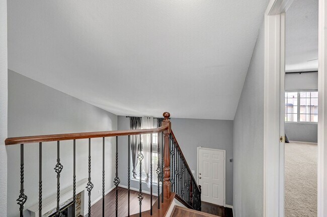 Building Photo - Stunning Summerlin Townhome!