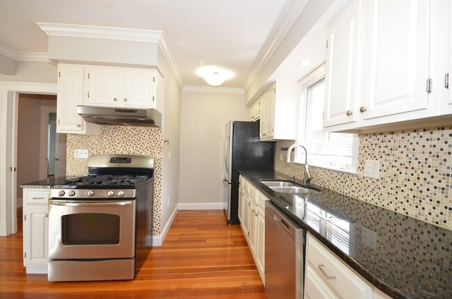 Building Photo - 61 Tainter St