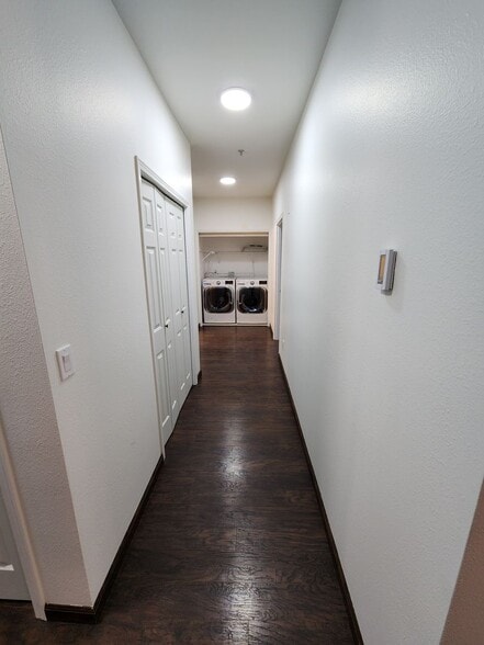 Building Photo - Renovated 3 Bedroom Condo