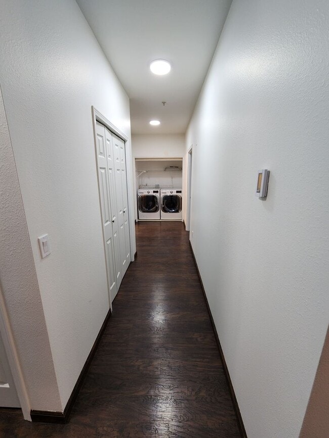 Building Photo - Renovated 3 Bedroom Condo