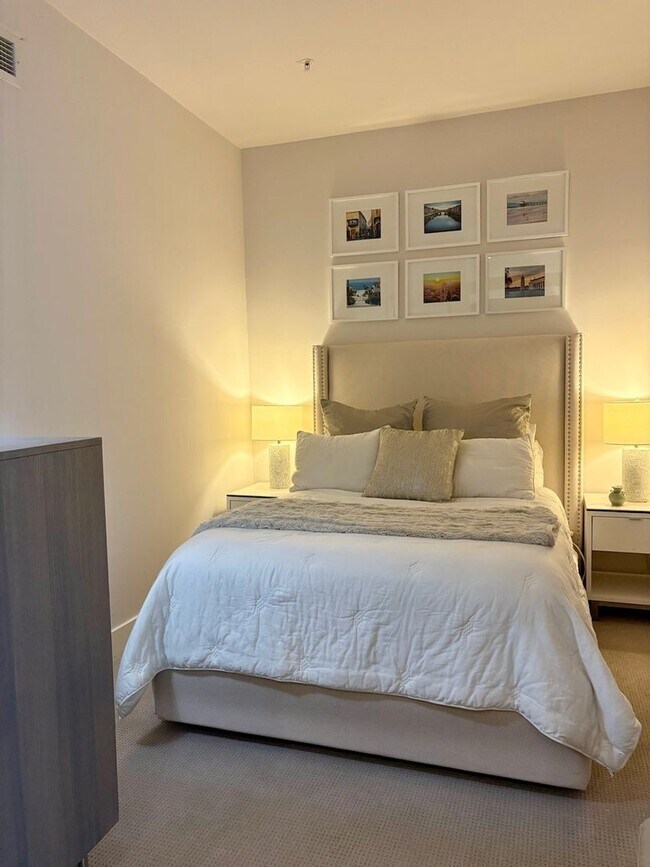 Building Photo - Southwest Water Front One Bedroom W/All Am...