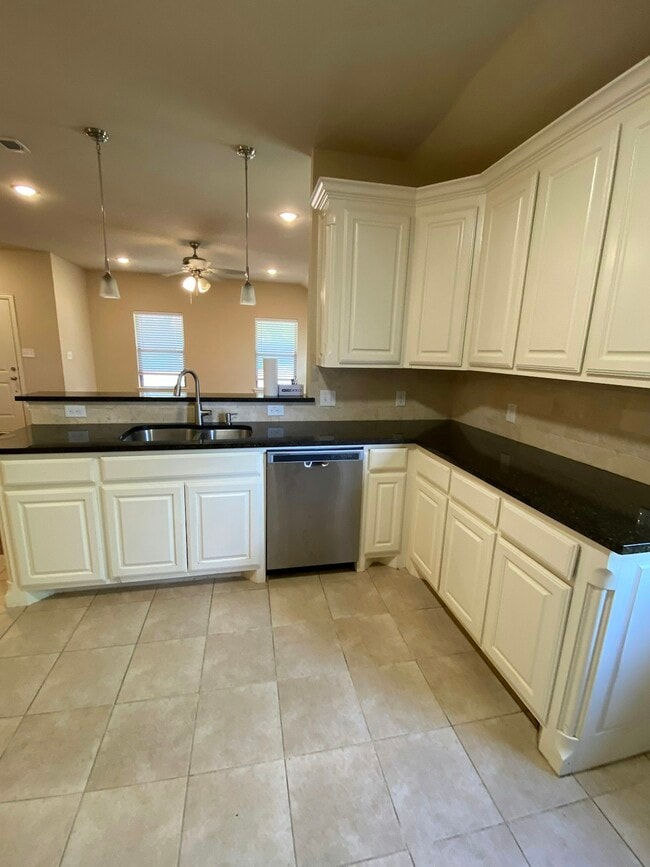 Building Photo - 1705 Carverly Dr