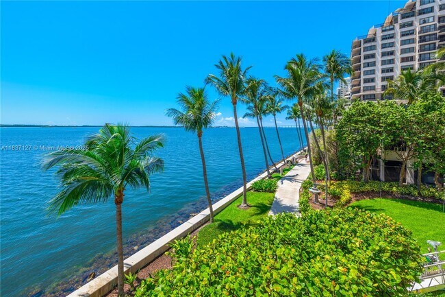 Building Photo - 808 Brickell Key Dr