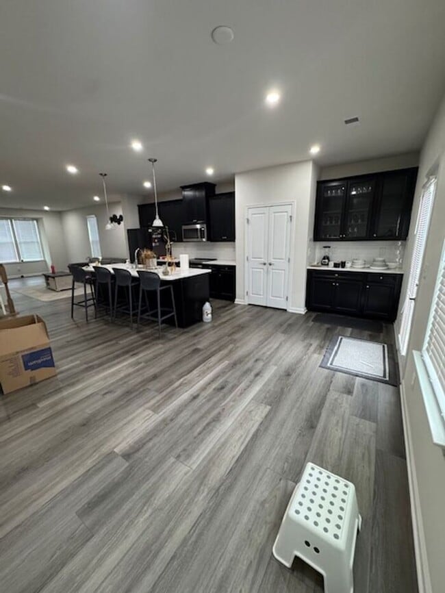 Building Photo - 4BR 3.5BA Townhome w/ 2-Car Garage • Quartz-Island Kitchen • Balcony in Matthews