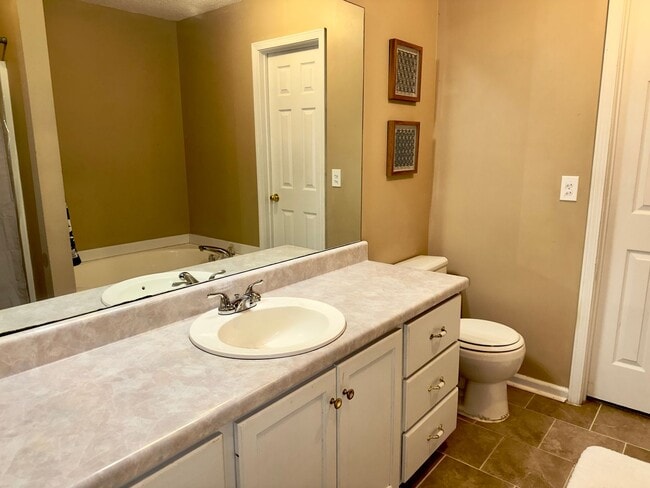 Building Photo - 2 bed, 2 bath townhome in Alabaster