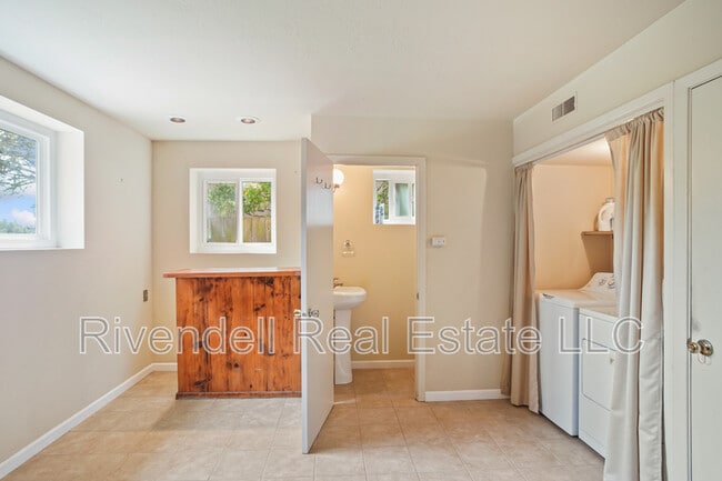 Building Photo - 130 Castleton Way