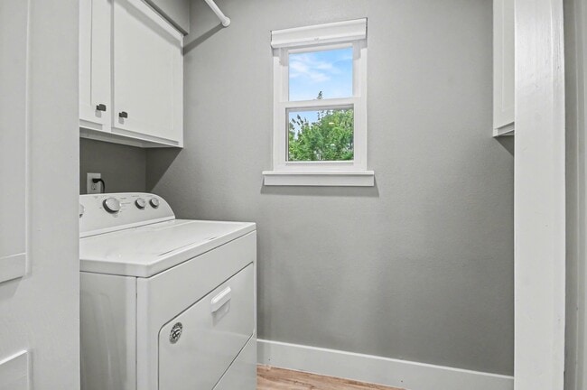 Building Photo - 522 Crestwood Dr