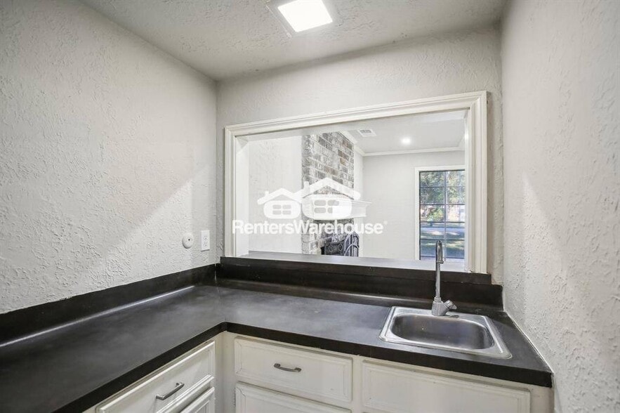 Building Photo - 6531 Coral Ridge Rd