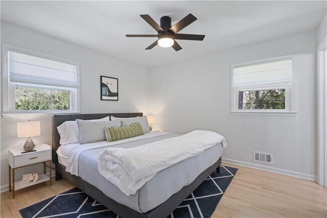 Building Photo - 677 Hillandale Cir