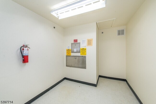 Building Photo - 3103 Peer Pl