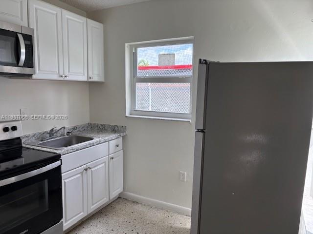 Building Photo - 828 SW 20th Ave