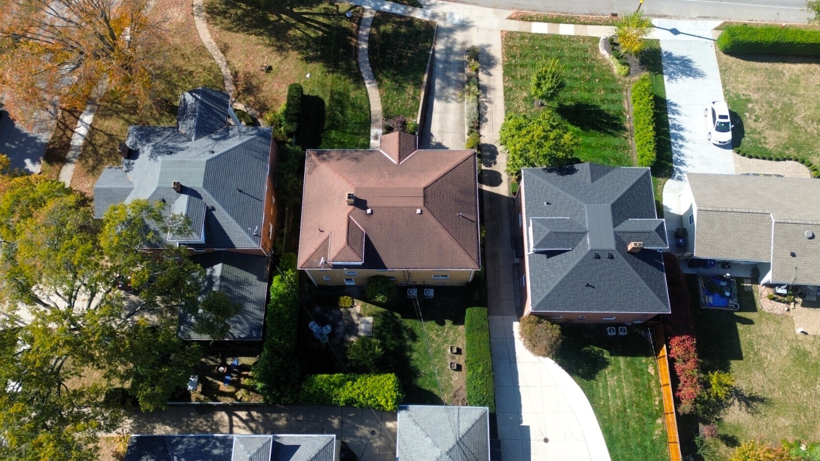 Building Photo - 2027 Riverside Dr