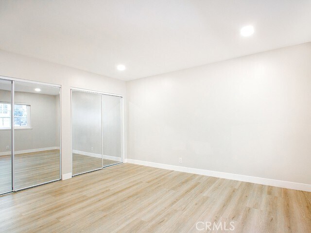 Building Photo - 2027 Vista Del Mar Ave