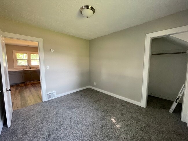 Building Photo - Adorable bungalow in Jenison