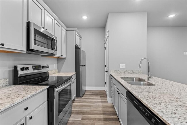 Building Photo - 772 S Locust Ave