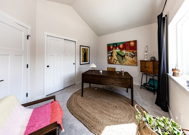 Building Photo - Beautiful Townhome Next to Nature on Westside