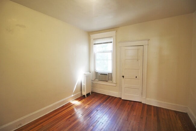 Building Photo - 2026/2027 JHU Off-campus housing for 2019 5bd/2ba w/ W/D! Available 6/9/26!
