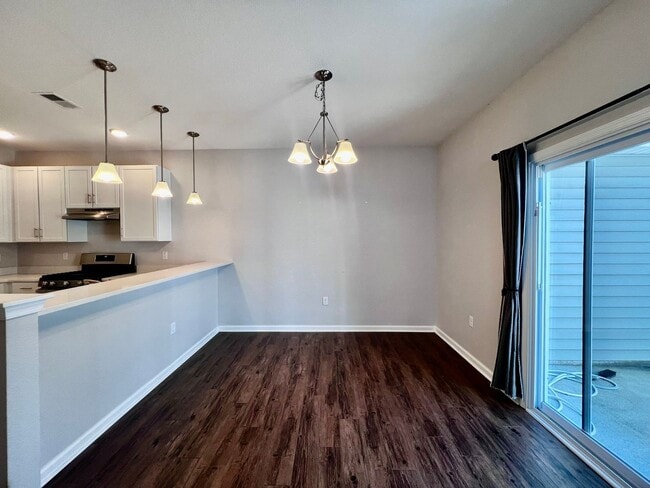 Building Photo - Luxurious 2-Bed Home with Gourmet Kitchen ...