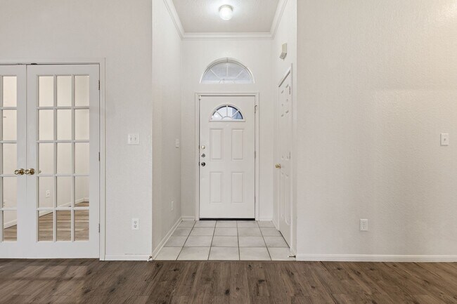 Building Photo - 3 Bedrooms, 2.5 Bath, 2 Car Garage, with private office conveniently located to multiple Fort Hoo...