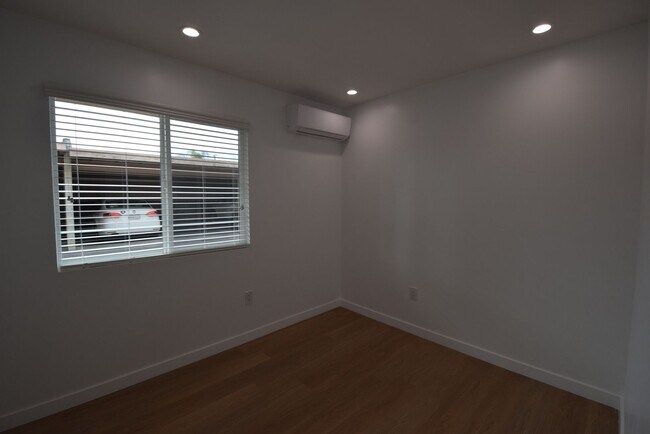 Building Photo - 24347 Newhall Ave