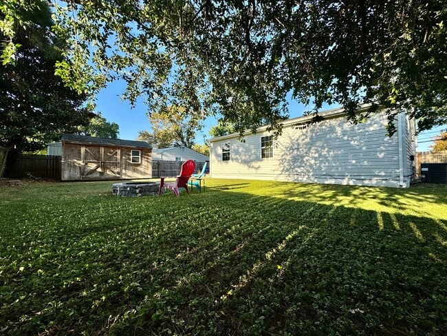 Building Photo - 3-Bedroom Ranch Ready 08-21-26!! Fenced Backyard - Pet Friendly - Updated Kitchen & Baths!