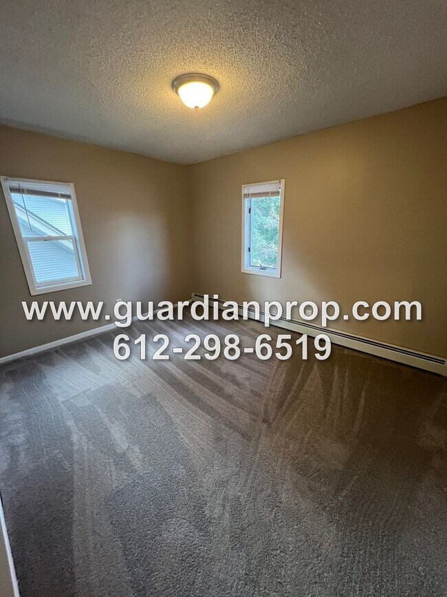 Building Photo - 1596 W Minnehaha Ave