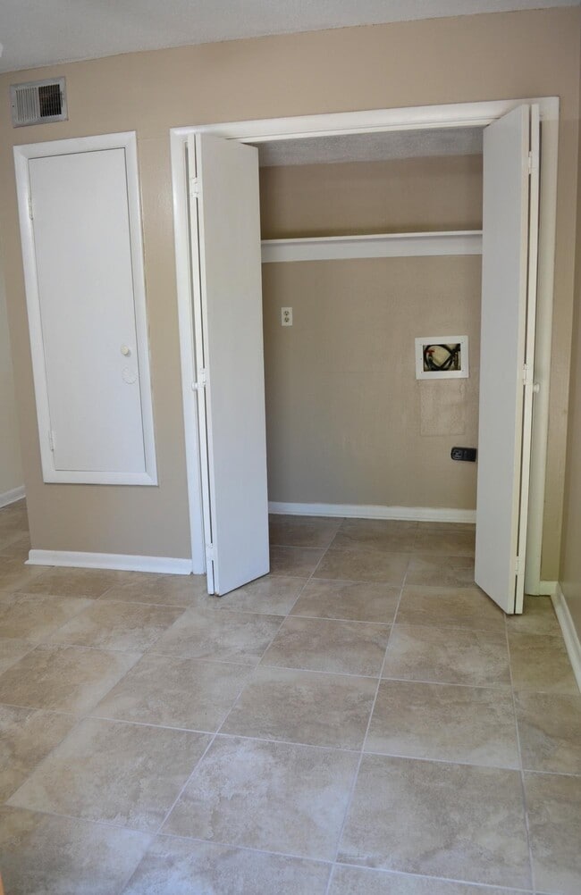 Building Photo - 154 Valencia Dr