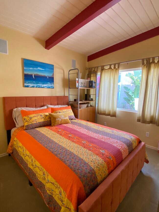 Building Photo - 4164 Ocean Dr