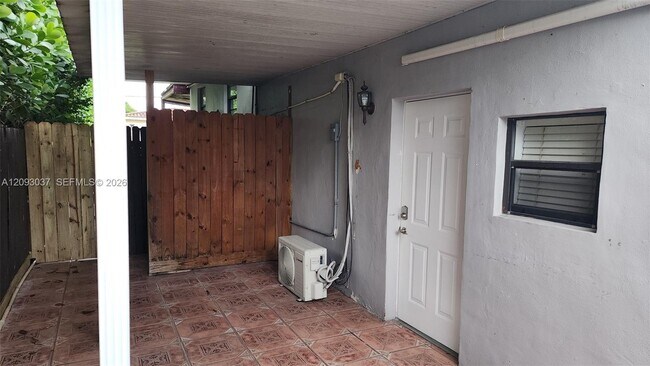 Building Photo - 1921 SW 83rd Ave