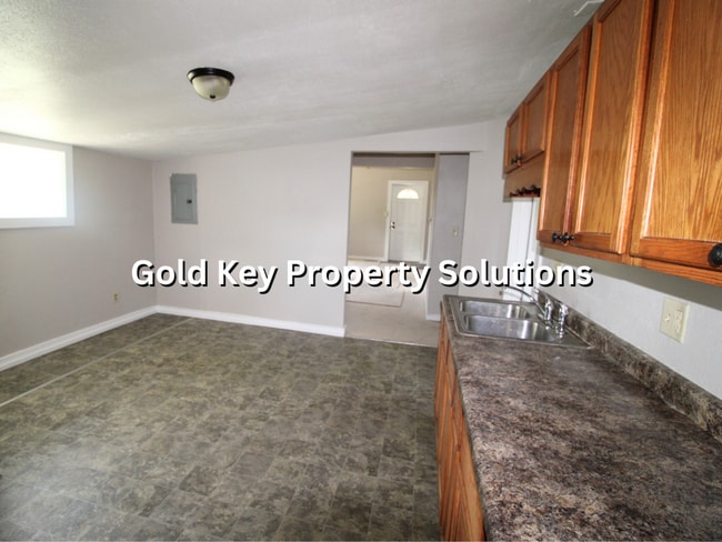 Building Photo - Nicely remodeled 2 BR 1 BA with Garage and...