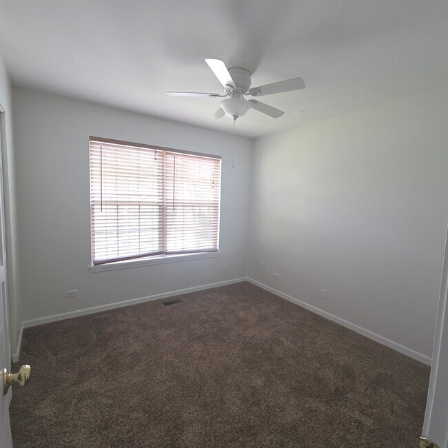 Building Photo - 1433 Deer Creek Ln
